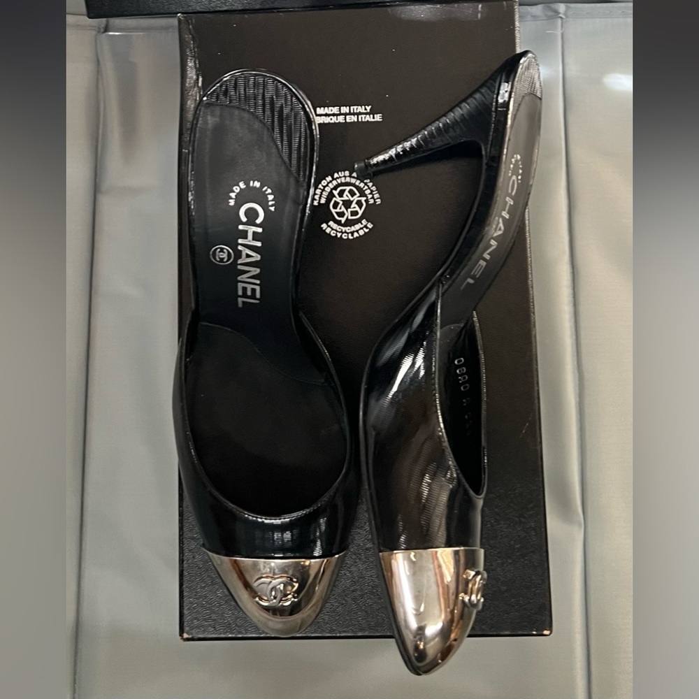 CHANEL Black Patent Silver Cap Toe CC Leather Mules Heels Shoes 38 7 Box Vintage - Picture 5 of 7